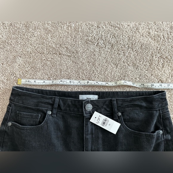 LOFT Black Denim Frayed Skirt NWT Size 10 - Picture 3 of 4